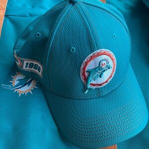 Mens Miami Dolphin Hat. Size: Medium. Aqua. Fitted